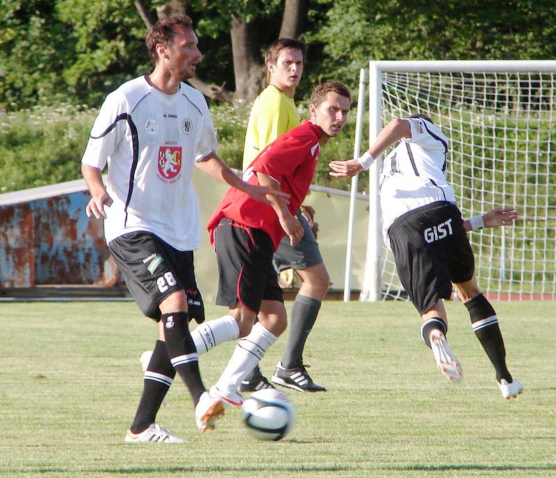 Fotbalová příprava: MFK Chrudim - FC Hradec Králové.