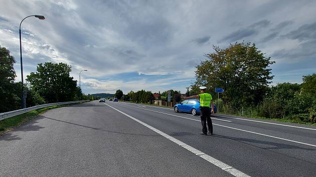 Policisté v Královéhradeckém kraji dohlížejí na motoristy, kteří se vracejí domů s koncem prázdnin.