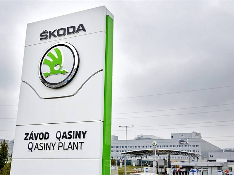 Výrobní závod Škoda Auto slaví zahájení sériové výroby. Z Kvasin se staly Qasiny.
