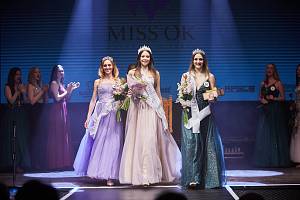 Z finálového galavečera Miss OK v Olomouci. Celkovou vítězkou se stala Alžběta Křížová (na snímku uprostřed).