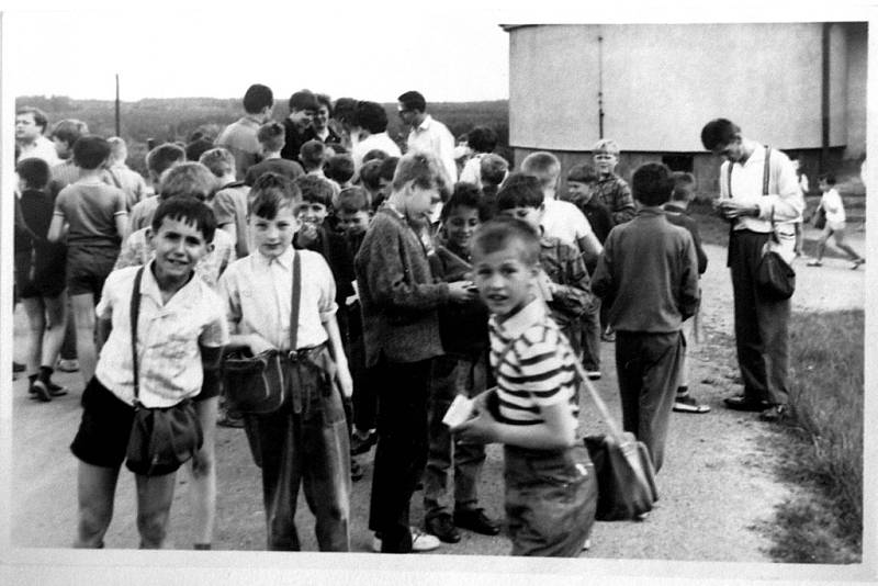 Zakončení skautských táborů na hradecké hvězdárně 1970. 