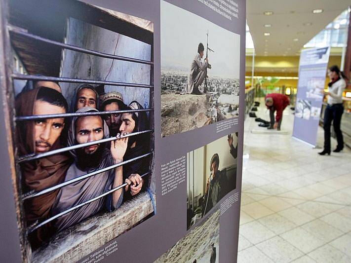 Výstava fotografií Afgánská provincie Logár AČR v hradeckém Obchodním centru Futurum.