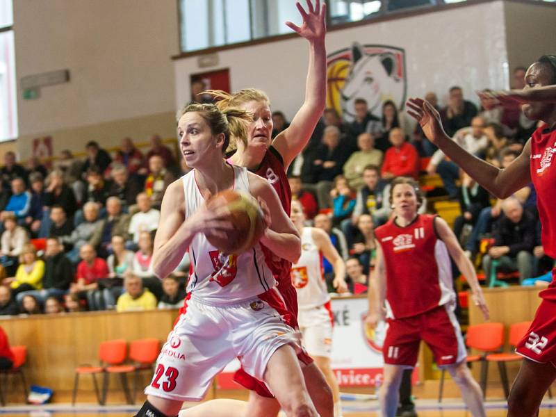 Ženská basketbalová liga - semifinále play off: Sokol Hradec Králové - Basketball Nymburk.