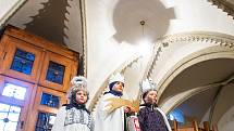 Žehnání třem králům v hradecké katedrále sv. Ducha.