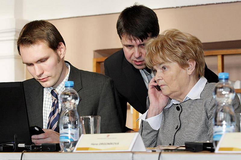Již čtvrté ustavující zasedání, kde se hradecké zastupitelstvo pokoušelo zvolit primátora Hradce Králové (14. prosince 2010).