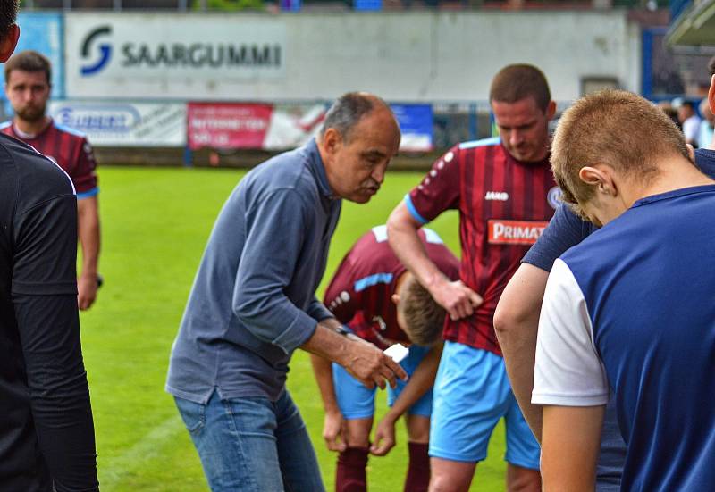 DUEL. Zápas Náchoda a Chlumce (0:4) byl i soubojem trenérů Václava Kotala a Michala Šmardy.