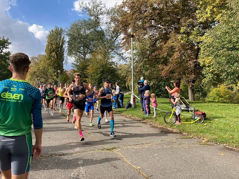 Hradecký maraton a půlmaraton.