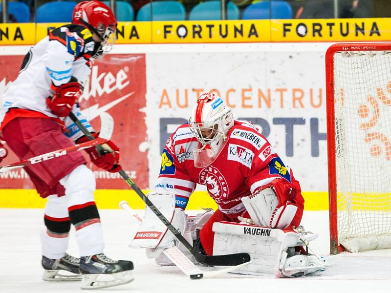 Hokejová extraliga: Mountfield HK - HC Oceláři Třinec.