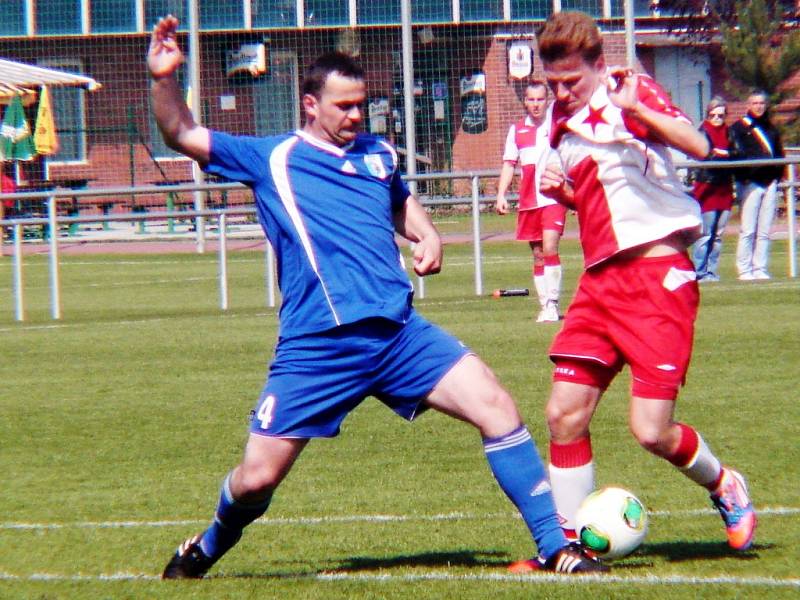 Krajský přebor ve fotbale: FC Slavia Hradec Králové - RMSK Cidlina Nový Bydžov.