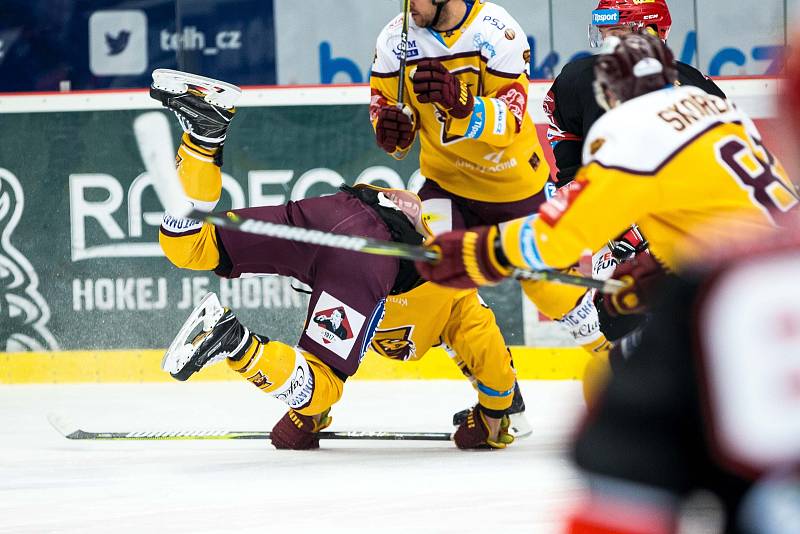 Hokejová extraliga: Mountfield HK - HC Dukla Jihlava.