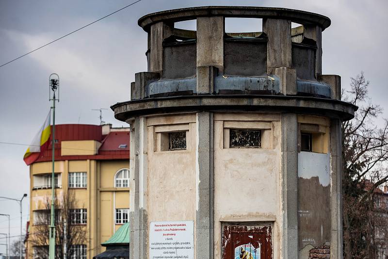 Kiosky u Pražského mostu v Hradci Králové.