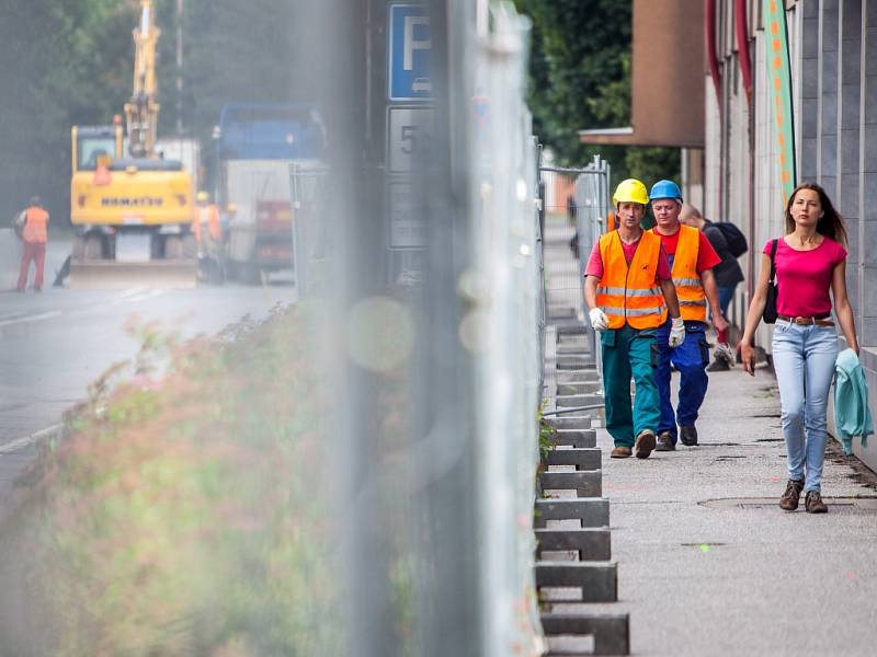 Uzavírka na hlavním silničním tahu do Polska v Náchodě.