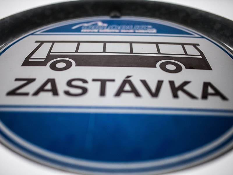 Výstražná akce řidičů autobusů „Vesty pro Hradec“.