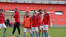 BITVA FAVORITŮ. Fotbalisté Slavie Hradec Králové lídra z Nového Bydžova nezastavili a ten jim v krajském přeboru nadále uniká.