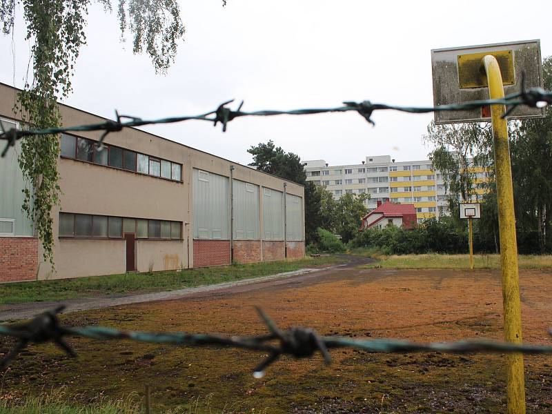 Vyhlášená hradecká "zuška" čeká na rekonstrukci, která si vyžádá přes 160 milionů korun. Hradecká radnice řeší spor s firmou, která měla práce provést.