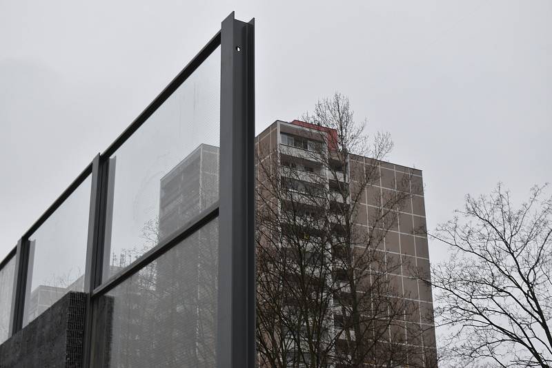 Výpadovka z Hradce Králové na Pardubice se opět uvolní. Protihlukové stěny jsou hotové.