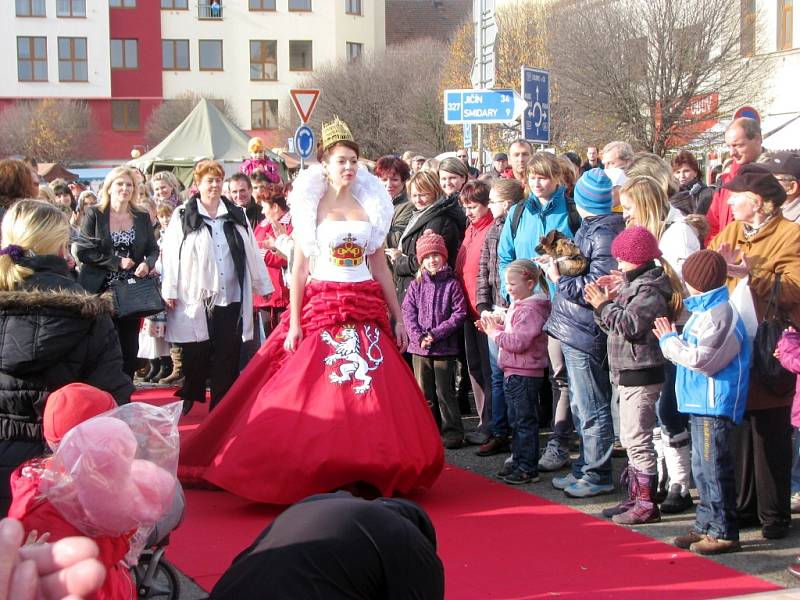 Zuzana Česáková jako královna v Novém Bydžově.