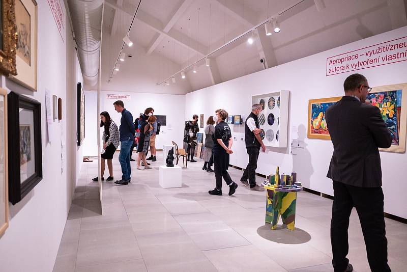 Galerie moderního umění otevřela unikátní výstavu o padělcích.
