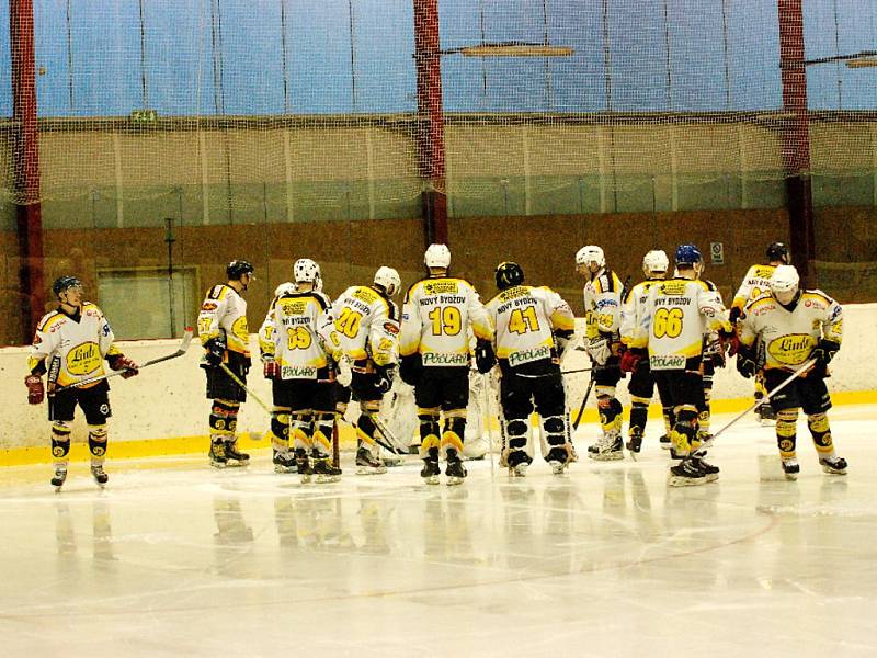 Krajská hokejová liga - čtvrtfinále play off: Stadion Nový Bydžov - HC Jičín.