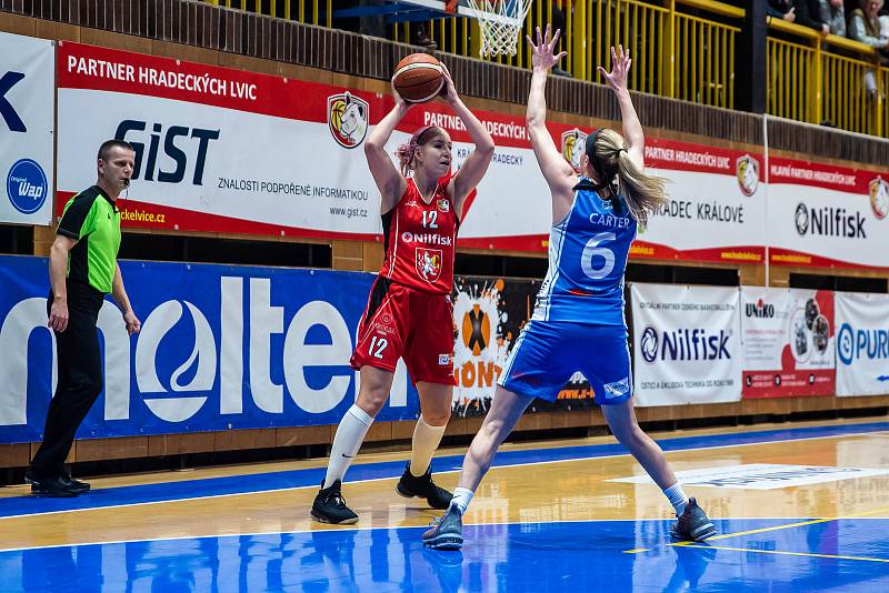 Ženská basketbalová liga: Sokol Nilfisk Hradec Králové - BK Loko Trutnov.