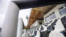 Rekonstruovaná východní tribuna královéhradeckého fotbalového stadionu.