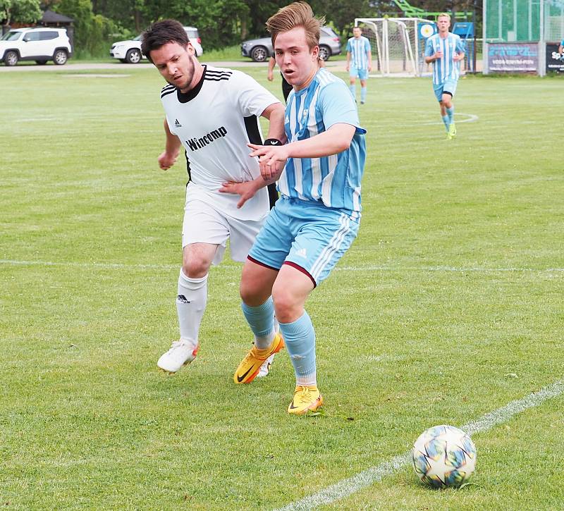 Šlágr III. třídy Sendražice (v bílém) vs. Nový Hradec Králové B (2:2).