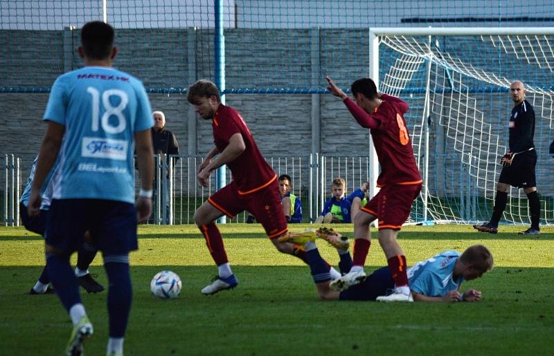 Nedělní derby divize C Nový Bydžov (v modrém) vs. Náchod 2:1