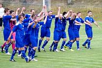 Radost libčanských fotbalistů po postupu přes Vysokou nad Labem.