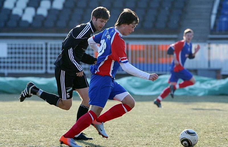 Vítězství si v přípravném utkání s Náchodem (3:0) připsali prvoligoví fotbalisté Hradce Králové. 