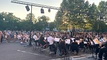 Hudební happening s Filharmonií Hradec Králové.