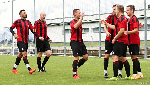 Fotbalisté Červeného Kostelce se ve Vrchlabí radovali z gólu celkem pětkrát.