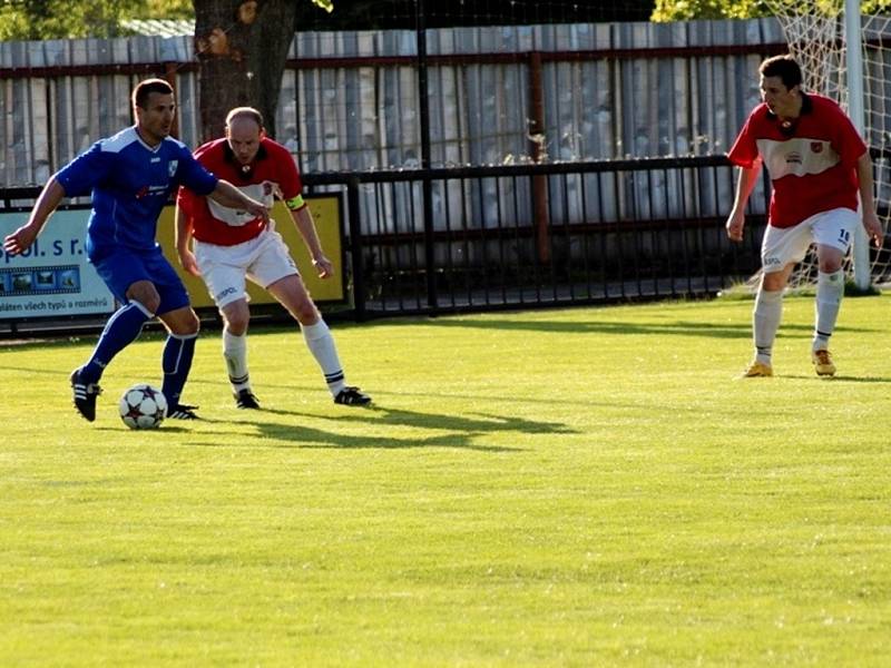 Krajský přebor ve fotbale: SK Červený Kostelec - SK Libčany.