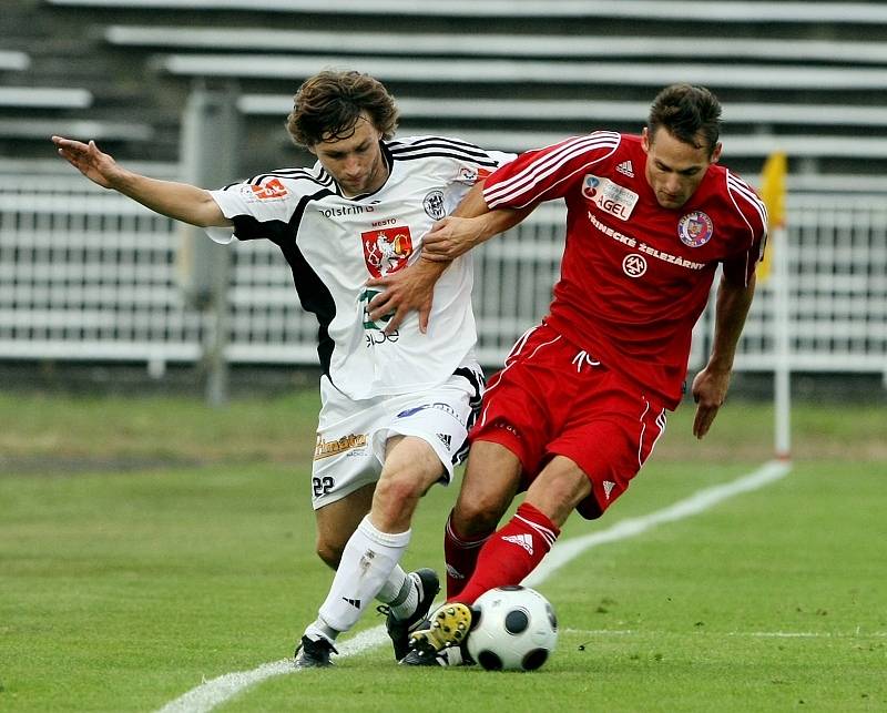 Z druholigového utkání FC Hradec - Třinec (0:0:).