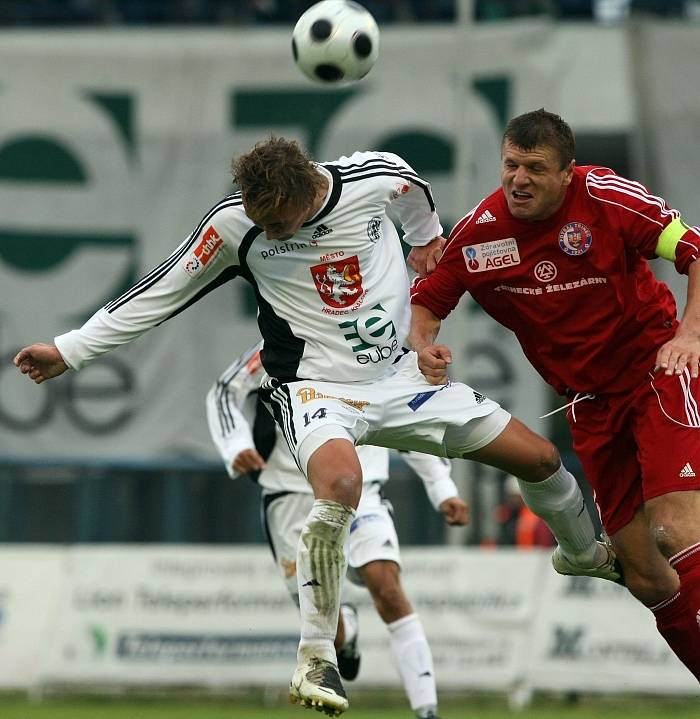 Z druholigového utkání FC Hradec - Třinec (0:0:).