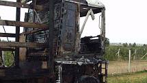Požár kamionu ve Hvozdnici 1. října 2009.