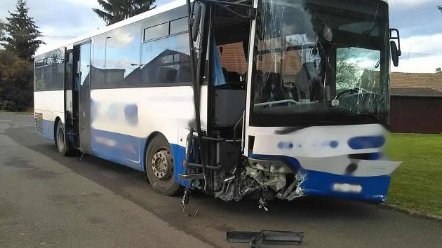 Havárie autobusu v Novém Městě nad Cidlinou.