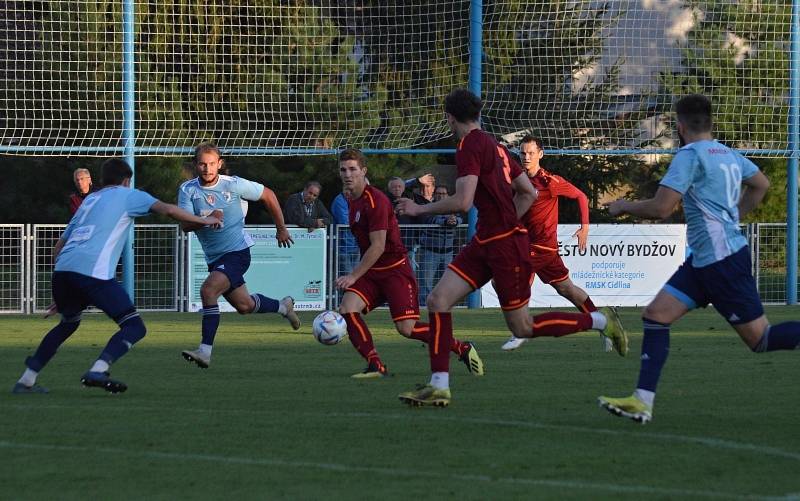 Nedělní derby divize C Nový Bydžov (v modrém) vs. Náchod 2:1