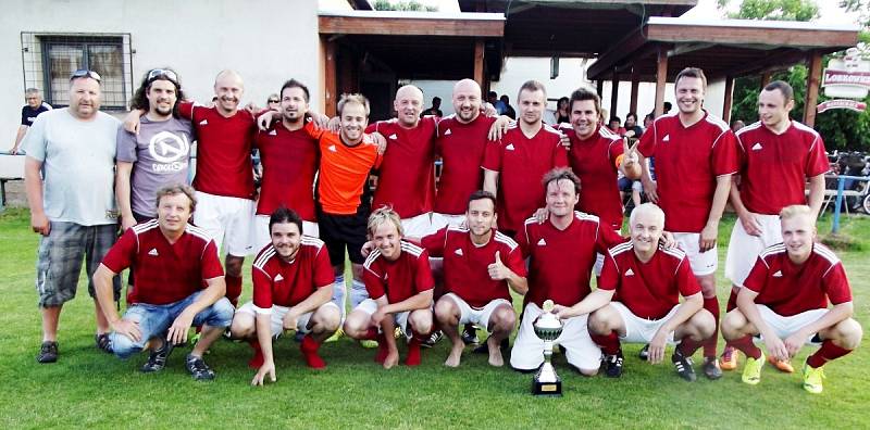 Fotbalisté Lokomotivy Hradec Králové - vítězové CK Sana IV. třídy A.