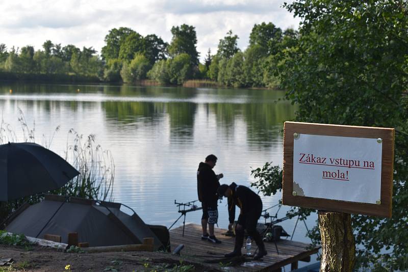 Laguna už slouží hlavně rybářům. Koupat se tady mohou jen obyvatelé Bělče nad Orlicí.