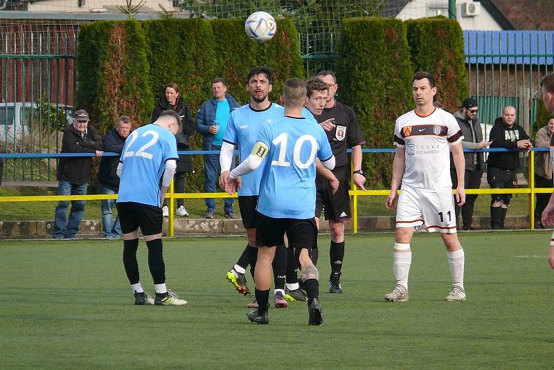 Krajský přebor: Police nad Metují (v bílém) - Solnice 0:2