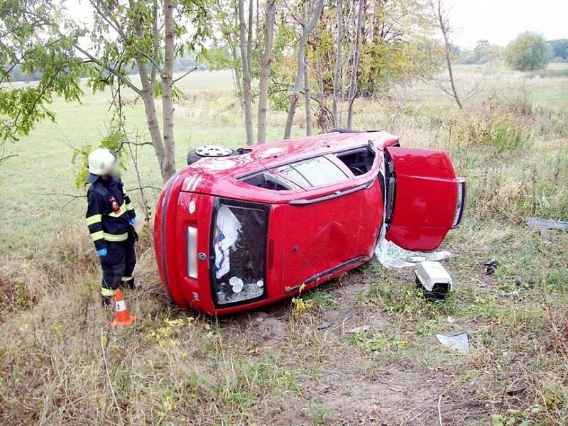 Havárie osobního automobilu Škoda Fabia v Blešně.