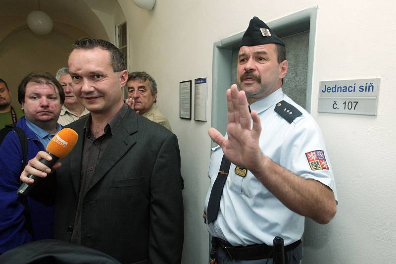 Soud s Ladislavem Lubinou, který zavinil tragickou nehodu na Hradecku, při níž zemřel Vratislav Lokvenc, otec fotbalového reprezentanta.