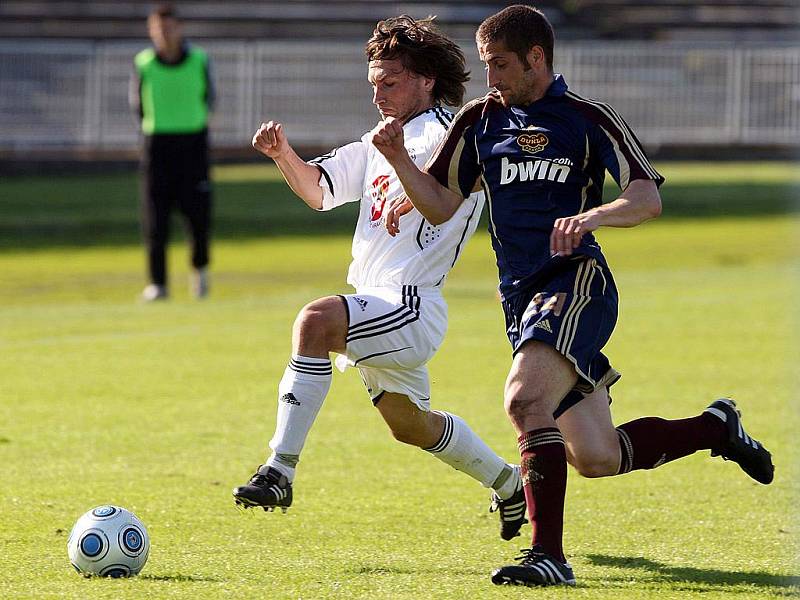 Fotbal, II. liga - 28. kolo (23. května 2010): FC Hradec vs. Dukla Praha.