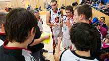 Basketbal mužů - 4. kolo Českého poháru: Sokol Hradec Králové 2 Pražské Předměstí - BK JIP Pardubice.