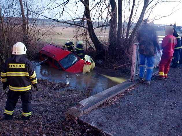 Havárie osobního automobilu u Komárova.