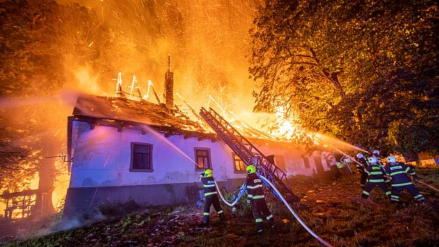 Požáry, nehody nebo technická pomoc. Loni měli hasiči v Královéhradeckém kraji přes 8 tisíc zásahů.