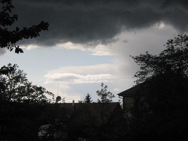 Silné bouřky na Třebíčsku. Meteorologové ohlásili výstrahu