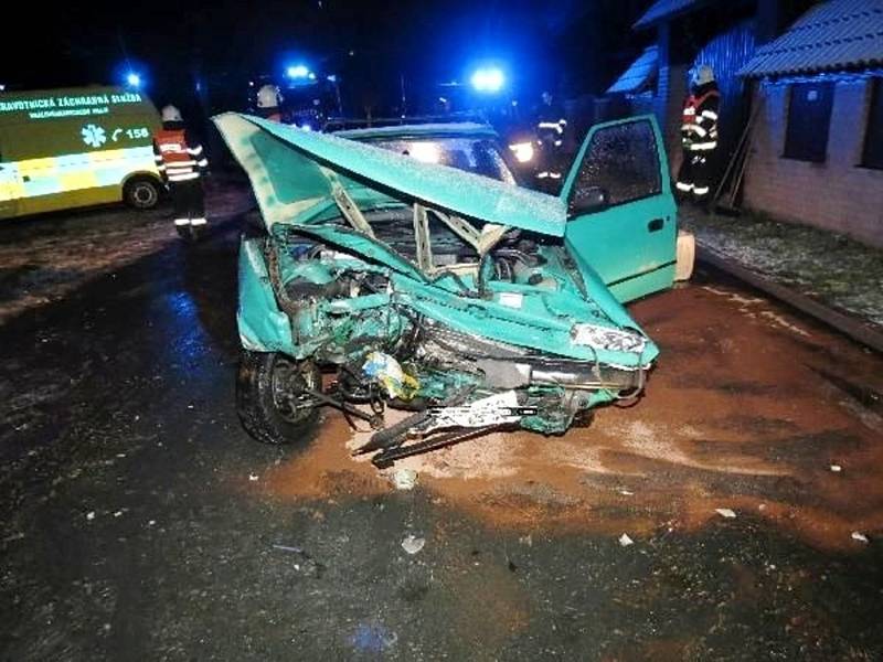 Dopravní nehoda dvou osobních automobilů v Bělči nad Orlicí.