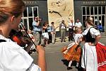 21. ročník mezinárodního folklorního festivalu Setkání s folklorem se konal v pátek 21. srpna v Hradci Králové a v sobotu 22. srpna v Hrádku u Nechanic.
