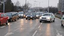 Na Brněnské třídě se srazil autobus MHD s osobním vozem